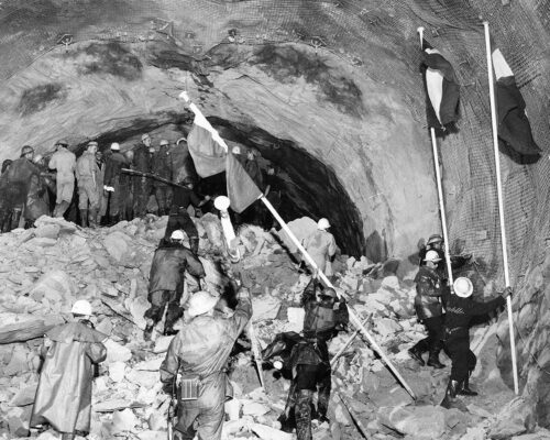 Incontro minatori sotto tunnel Monte Bianco