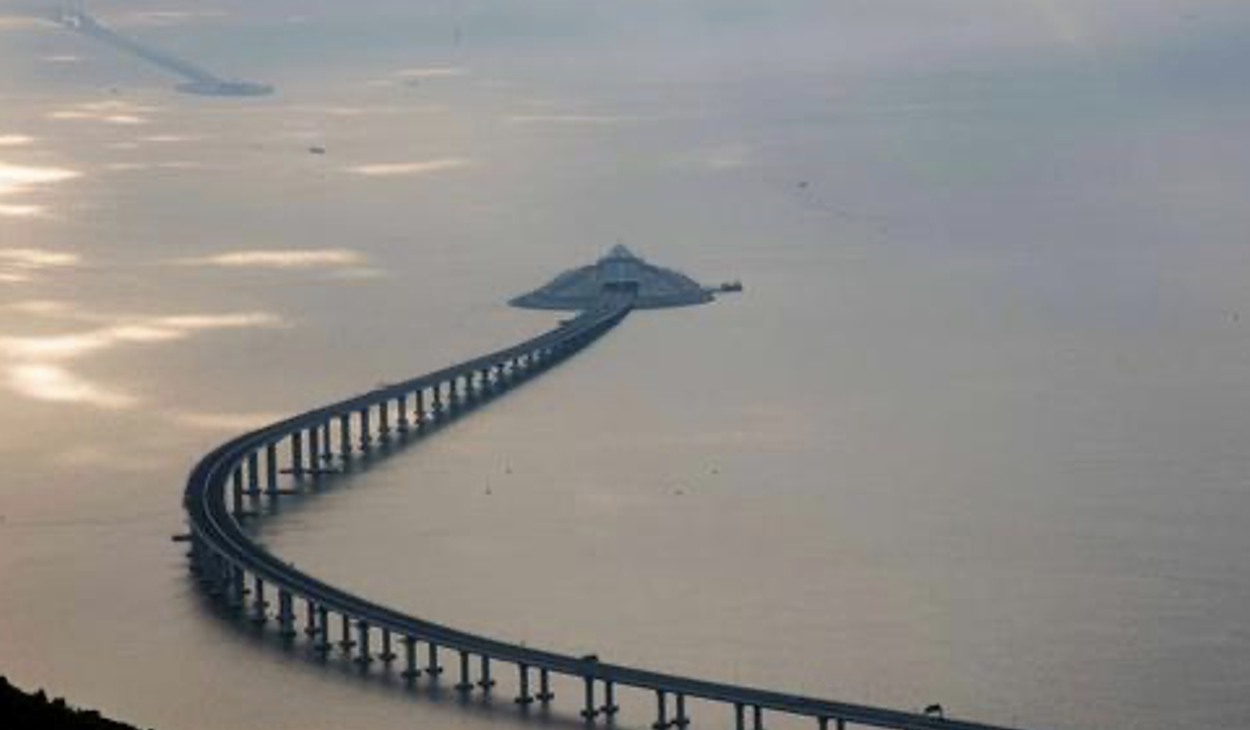 Il progetto dell’ Hong Kong-Zhuhai-Macao Bridge Island Tunnel Project,